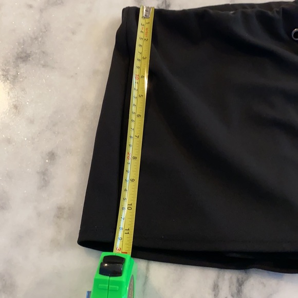 Women’s Skirt/skort-shorts underneath 
Size XS - Picture 7 of 7